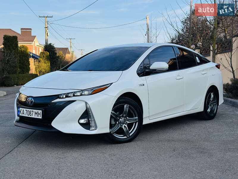 Хетчбек Toyota Prius 2017 в Києві