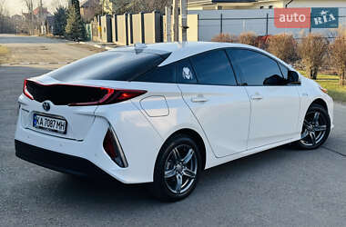 Хэтчбек Toyota Prius 2017 в Киеве