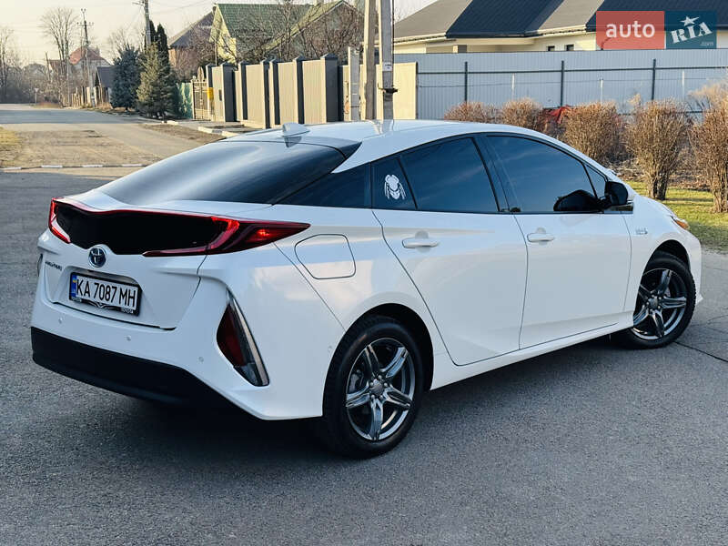 Хетчбек Toyota Prius 2017 в Києві
