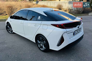 Хэтчбек Toyota Prius 2017 в Киеве