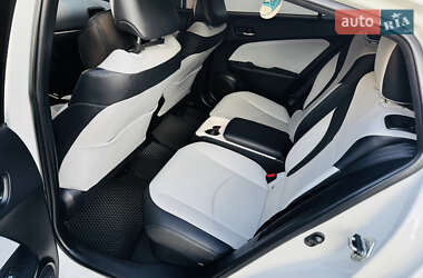 Хэтчбек Toyota Prius 2017 в Киеве