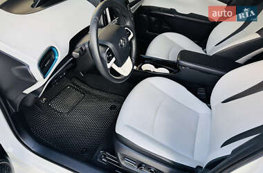 Хэтчбек Toyota Prius 2017 в Киеве