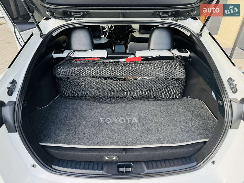 Хетчбек Toyota Prius 2017 в Києві