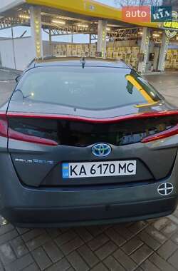 Хэтчбек Toyota Prius 2018 в 
