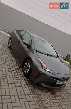 Хэтчбек Toyota Prius 2018 в 