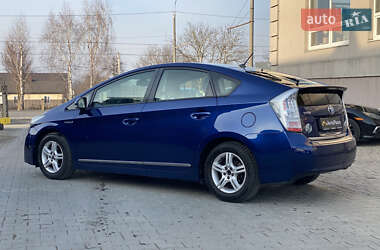 Хэтчбек Toyota Prius 2010 в 