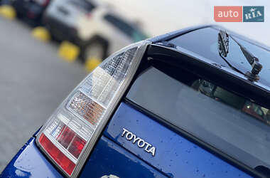 Хэтчбек Toyota Prius 2010 в 