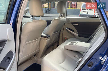 Хэтчбек Toyota Prius 2010 в 