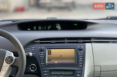 Хэтчбек Toyota Prius 2010 в 