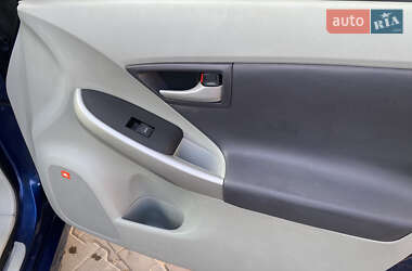 Хэтчбек Toyota Prius 2010 в 