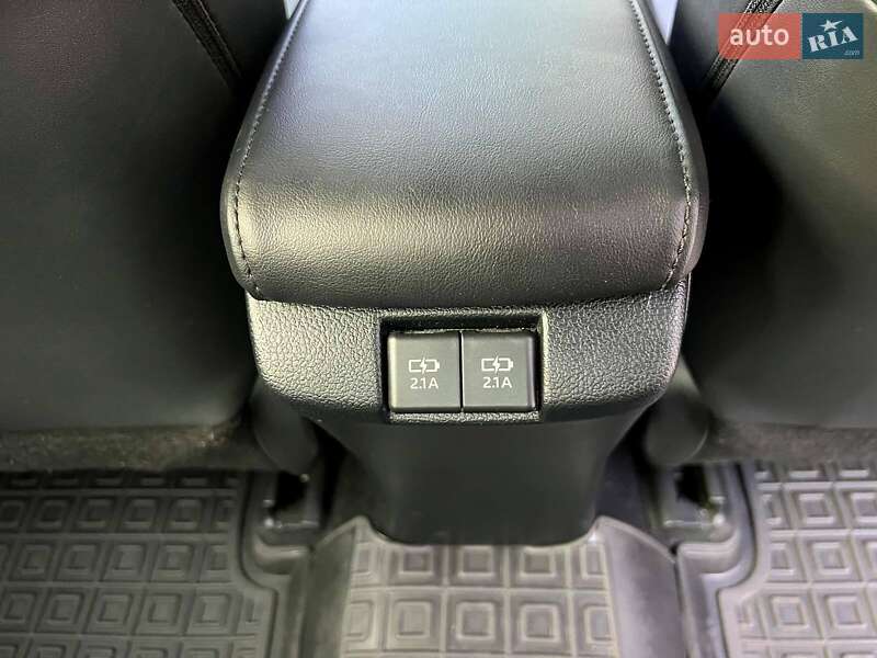 Хетчбек Toyota Prius 2019 в Чубинське