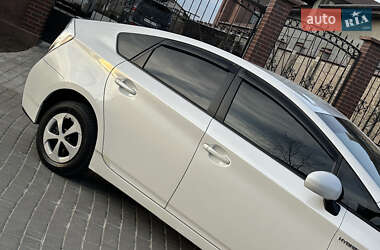 Хэтчбек Toyota Prius 2012 в 