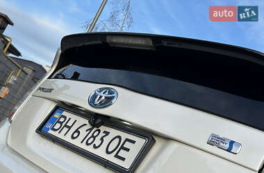 Хэтчбек Toyota Prius 2012 в 