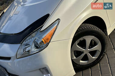 Хэтчбек Toyota Prius 2012 в 