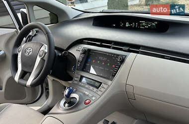 Хэтчбек Toyota Prius 2012 в 