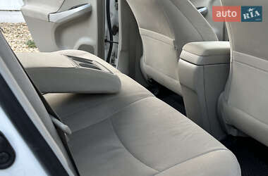 Хэтчбек Toyota Prius 2012 в 
