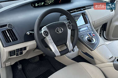 Хэтчбек Toyota Prius 2012 в 