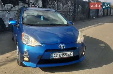 Хэтчбек Toyota Prius 2012 в 