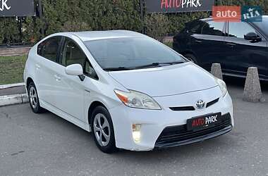 Хэтчбек Toyota Prius 2013 в 