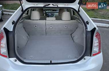 Хэтчбек Toyota Prius 2013 в 