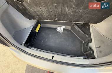 Хэтчбек Toyota Prius 2011 в 