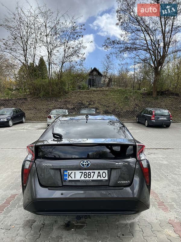 Хэтчбек Toyota Prius 2015 в Киеве