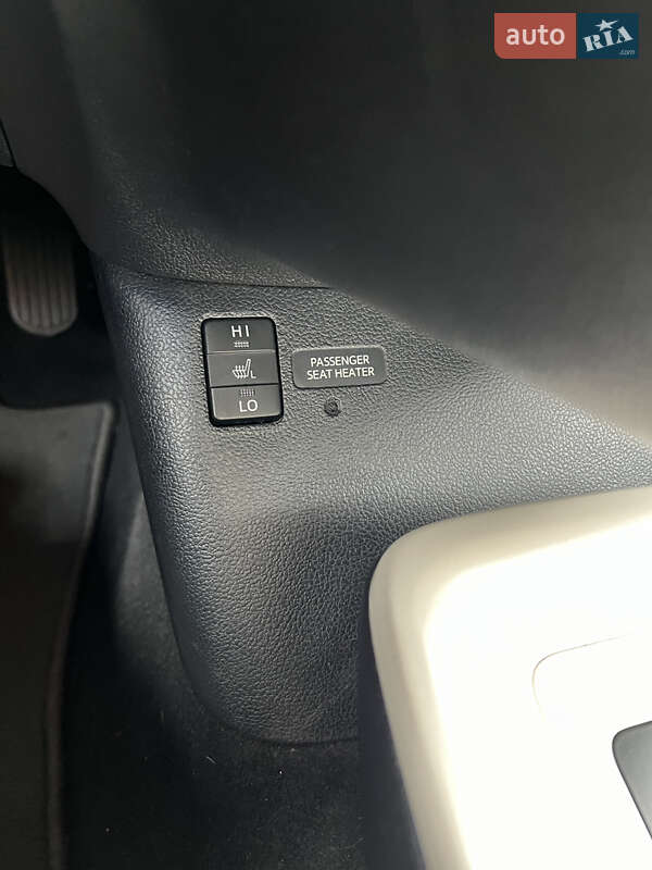 Хэтчбек Toyota Prius 2015 в Киеве