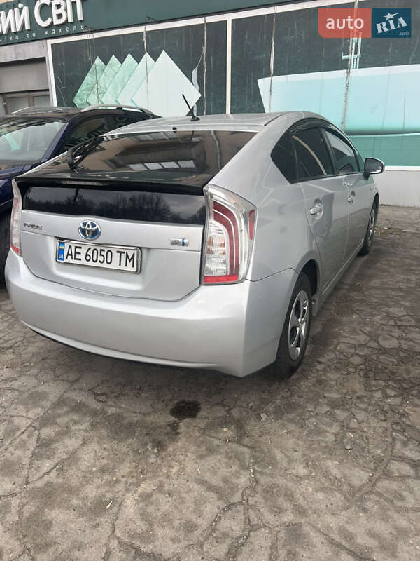 Хетчбек Toyota Prius 2014 в Дніпрі
