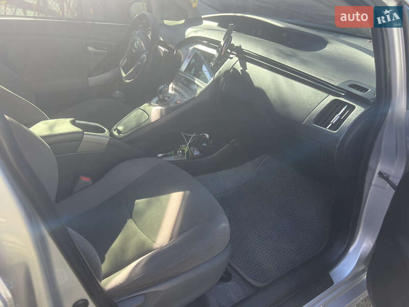 Хетчбек Toyota Prius 2014 в Дніпрі