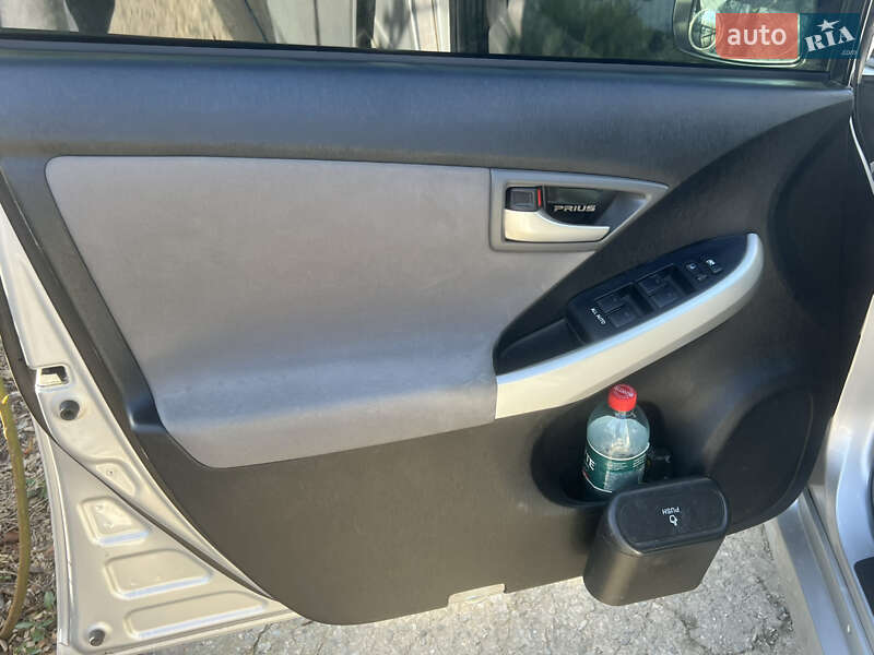 Хетчбек Toyota Prius 2014 в Дніпрі