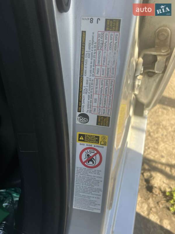 Хетчбек Toyota Prius 2014 в Дніпрі
