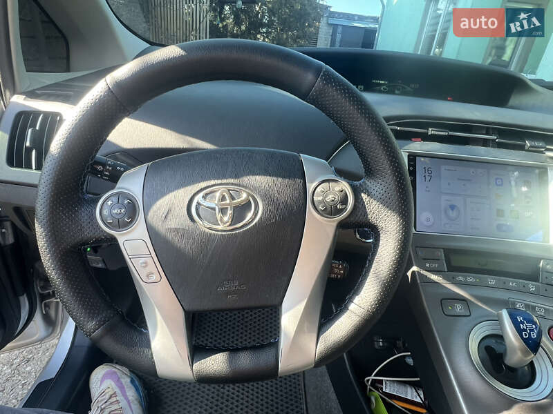 Хетчбек Toyota Prius 2014 в Дніпрі