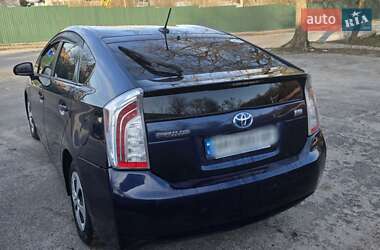 Хэтчбек Toyota Prius 2013 в 