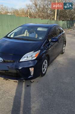 Хэтчбек Toyota Prius 2013 в 