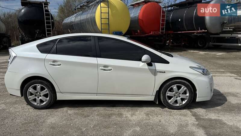 Хэтчбек Toyota Prius 2009 в 