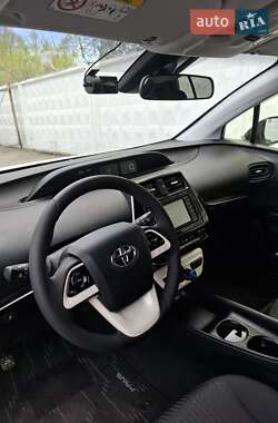 Хэтчбек Toyota Prius 2018 в 