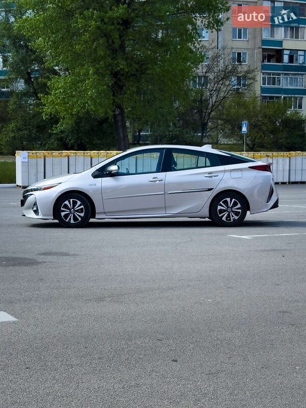 Хетчбек Toyota Prius 2017 в Кам'янському
