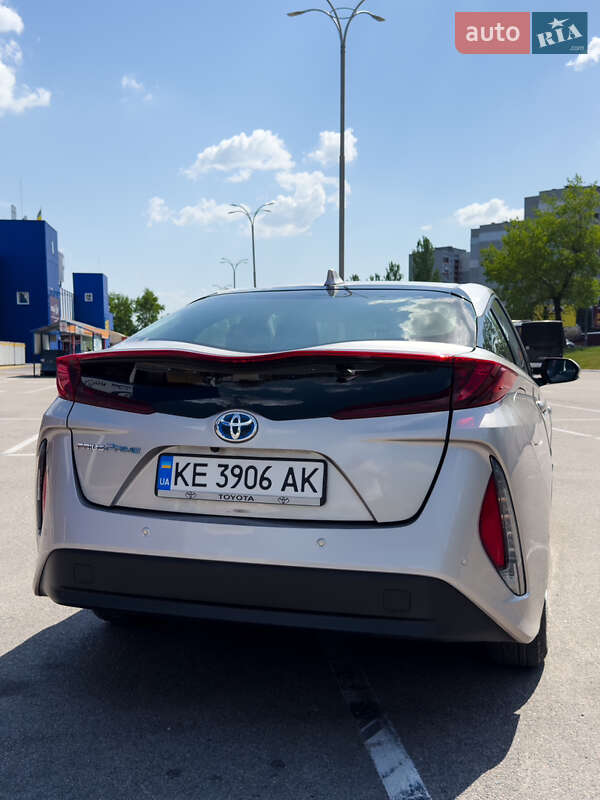 Хетчбек Toyota Prius 2017 в Кам'янському