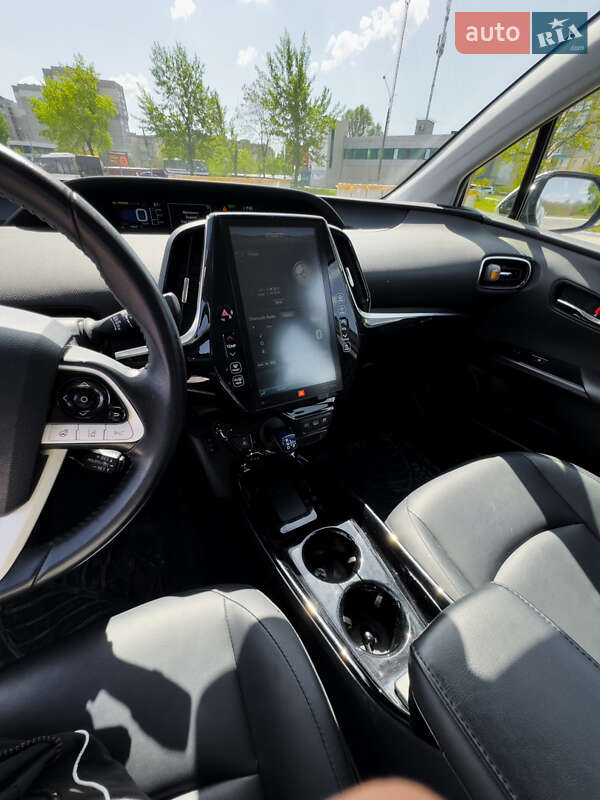 Хетчбек Toyota Prius 2017 в Кам'янському