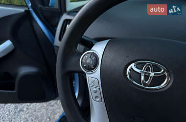 Хетчбек Toyota Prius 2012 в 