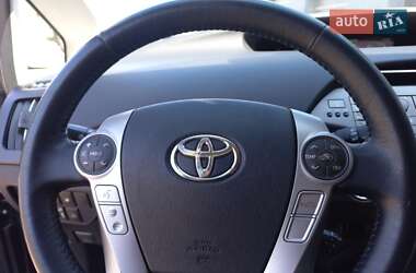 Хэтчбек Toyota Prius 2013 в 