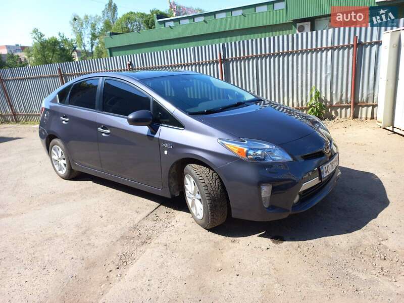 Хэтчбек Toyota Prius 2013 в Ужгороде