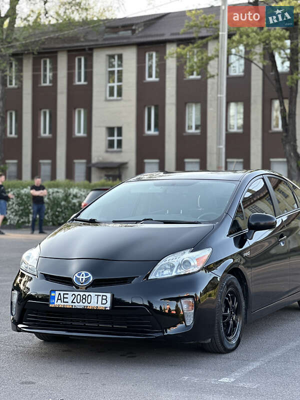 Хетчбек Toyota Prius 2013 в 