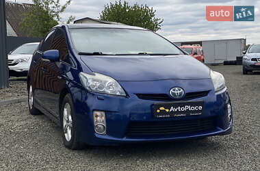Хэтчбек Toyota Prius 2010 в 