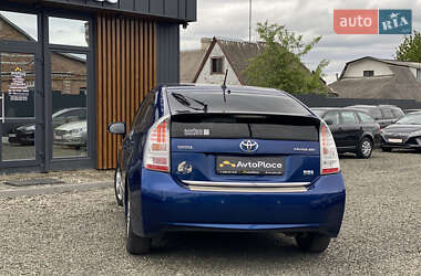 Хэтчбек Toyota Prius 2010 в 
