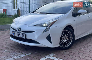 Хетчбек Toyota Prius 2017 в 