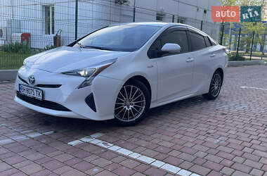 Хетчбек Toyota Prius 2017 в 