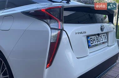 Хетчбек Toyota Prius 2017 в 