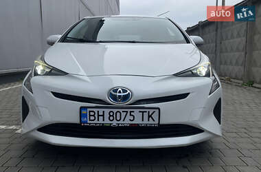 Хетчбек Toyota Prius 2017 в 