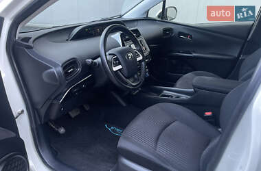 Хетчбек Toyota Prius 2017 в 